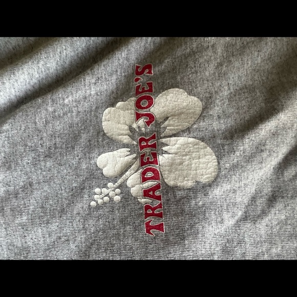 TRADER JOES GREY CROP TOP - Picture 5 of 5